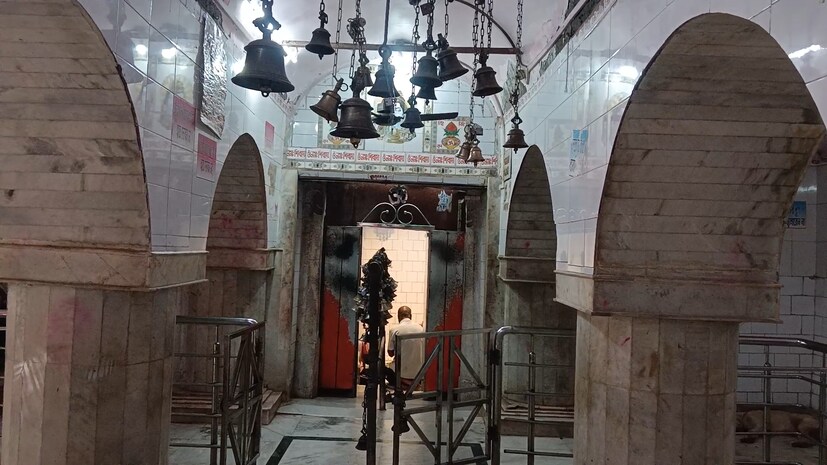 বক্রেশ্বর মন্দির উন্নয়ন সেবায়িত সমিতির সদস্য দেবনাথ মুখার্জী জানান, “পুলিশ প্রশাসনের সঙ্গে বৈঠকে সিদ্ধান্ত হয়েছে, রাত দু\'টো থেকে মন্দির খুলে দেওয়া হবে শুধুমাত্র সোমবারগুলিতে। ছেলেদের ও মেয়েদের আলাদা লাইনে জল ঢালার সুযোগ পাবেন ভক্তরা।