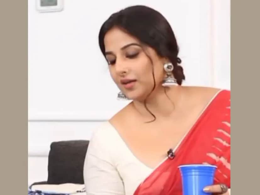তবে কেরিয়ারের একেবারে শুরুর দিক, তাই কিছু বলে উঠতে পারেননি মুখের উপরে। সঞ্জয় দত্তর সঙ্গে পরিণীতার চুম্বনদৃশ্য নিয়েও অকপট নায়িকা। বলছেন, তিনি খুবই নার্ভাস ছিলেন। সঞ্জয় দত্তর সহৃদয়, ভদ্র ব্যবহার সেই অস্বস্তি কাটিয়ে দেয়। ‘‘সঞ্জয় দত্ত আমায় খুবই সাহায্য করেছিলেন। উনি একদম শান্ত ছিলেন। বলেছিলেন, চলো, আমরা দৃশ্যটা ধাপে ধাপে শ্যুট করি। খুব ধীরে ধীরে এগোব!’’