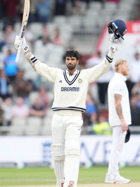 জাদেজার পর সেঞ্চুরি পূরণ করতে বেশি সময় নেননি ওয়াশিংটন সুন্দরও। ১০১ রানের ইনিংস খেলে অপরাজিত থাকেন তিনি। সুন্দরের সেঞ্চুরি হতেই ম্যাচ ড্র হয়ে যায়। ২০৩ রানের রেকর্ড পার্টনারশিপ গড়েন দুজনে। 