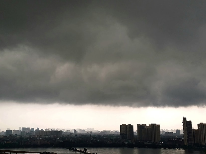 Torrential Rain Alert : ৪০ কিমি ঘণ্টা গতিতে প্রবল ঝোড়ো হাওয়া, যখন-তখন হঠাৎ হঠাৎ ভারী বৃষ্টি, রইল ওয়েদার আপডেট