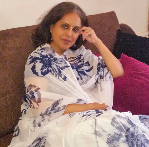 অবশেষে, জীবিকা নির্বাহের জন্য তাঁকে বার বার ডান্সারের কাজ নিতে হয়। জীবনের সংগ্রামের বর্ণনা দিতে গিয়ে শগুফতা বলেন, এটা একটা দুষ্টচক্র ছিল। এর থেকে বেরিয়ে আসা সহজ ছিল না, আমি পতিতাবৃত্তিতে আটকে পড়েছিলাম। এর থেকে বেরিয়ে আসার জন্য আমি বার ডান্সার হয়েছিলাম। তার পর আমি মুম্বই থেকে দুবাই পালিয়ে যাই। সমস্ত অসুবিধা সত্ত্বেও গল্প লেখার প্রতি তাঁর আগ্রহ কমেনি, কিন্তু বলিউডে বিরতি পাওয়া সহজ ছিল না।