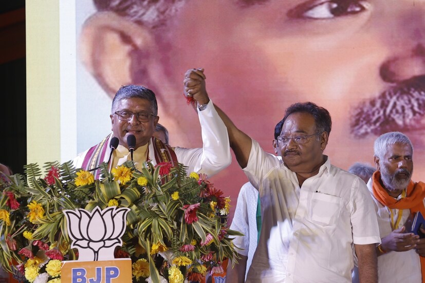 অন্যদিকে নবনির্বাচিত রাজ্য সভাপতি শমীক ভট্টাচার্য বলেন, 
