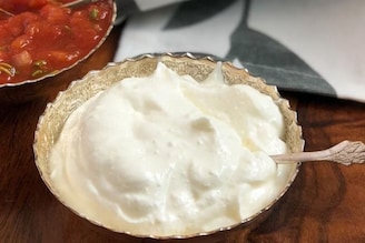 টক দই খেলে শরীরের দারুণ উপকার, তবে কাদের জন্য উল্টো প্রভাব ফেলতে পারে জানুন চিকিৎসকের কাছে