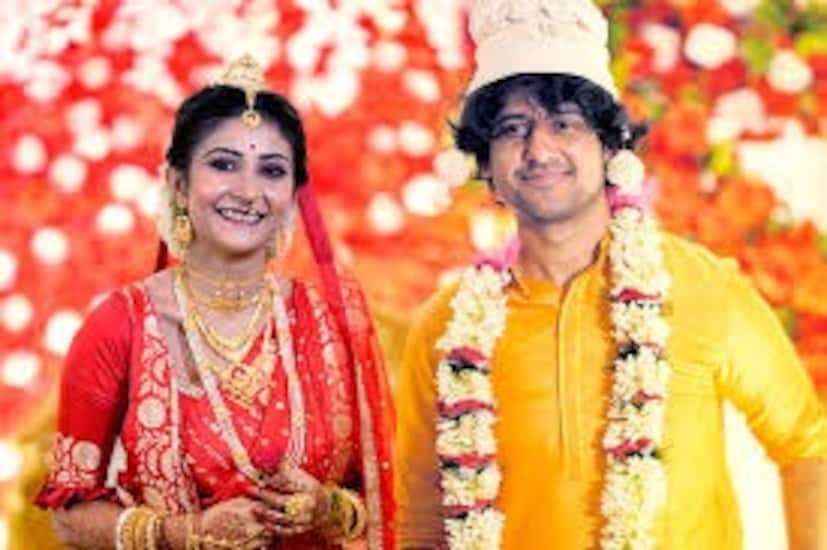 যদিও নিজেদের সম্পর্ক নিয়ে কোনওদিনও মুখ খোলেননি। কিন্তু টেলিপাড়ার সূত্রে খবর, তাঁরা সিরিাল চলাকালীনই সম্পর্কে জড়িয়েছেন।