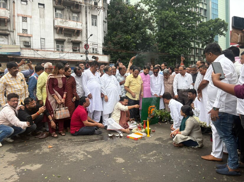 রাজ্য সভাপতি সুব্রত বক্সীও হাজির ছিলেন। যুব রাজ্য সভাপতি সায়নী ঘোষ বলেন, এবারেও রেকর্ড সংখ্যক মানুষের জমায়েত হবে। বিধানসভা ভোটের আগে এই সমাবেশ থেকে দলের নেতা কর্মীদের বার্তা দেবেন মমতা বন্দ্যোপাধ্যায় ও অভিষেক বন্দ্যোপাধ্যায়।
