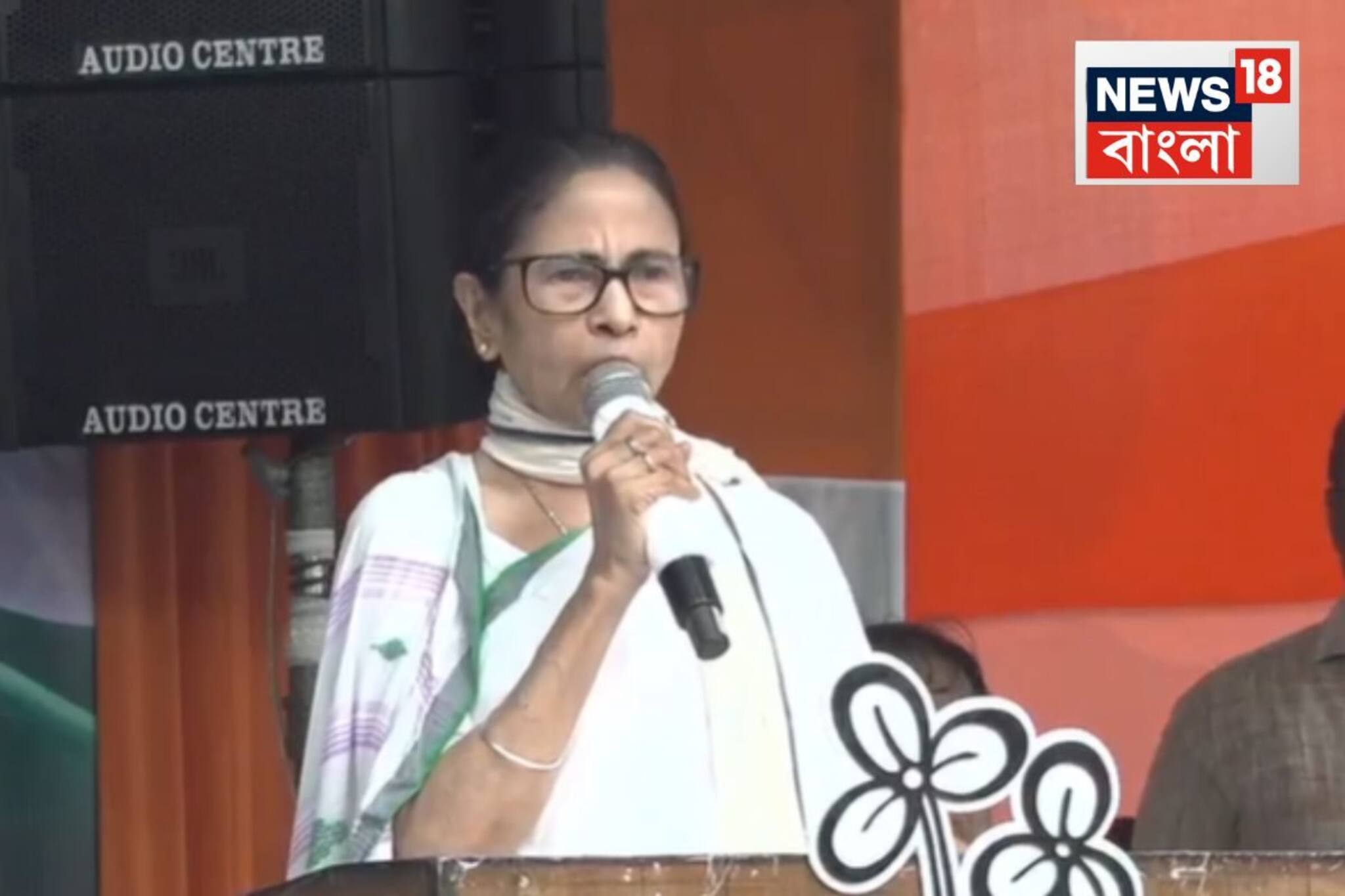 'বাংলায় কথা বললেই গ্রেফতার করে ডিটেনশন ক্যাম্প'! 'লুকিয়ে' বিজ্ঞপ্তি কেন্দ্রের? দাবি মমতার