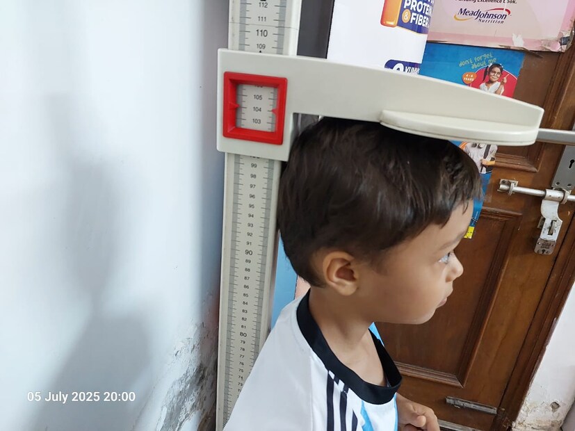 সূত্রের খবর, আদালত জানিয়েছে অবিলম্বে রাশিয়ান নাগরিক ভিক্টোরিয়া বসুকে শিশু-সহ খুঁজে বের করা হোক, এই মর্মে নির্দেশ দেওয়া হয়েছে দিল্লি পুলিশ কমিশনারকে। শিশুটিকে খুঁজে বের করে তার বাবা সৈকত বসুর কাছে হস্তান্তর করার নির্দেশ।