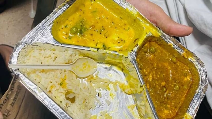 আসলে, রেল মন্ত্রণালয় সম্প্রতি তাদের অফিসিয়াল এক্স অ্যাকাউন্টে নিরামিষ খাবারের (স্ট্যান্ডার্ড ক্যাসেরোল) দাম এবং এর সম্পূর্ণ মেনু শেয়ার করেছে।