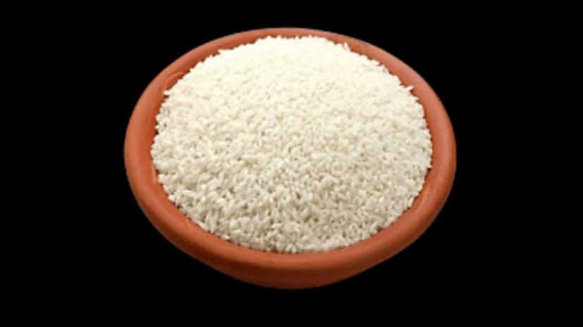 সব সময় অক্ষত আতপচাল নিবেদন করুন শিবপুজোয়৷ ভাঙা আতপচাল যেন কোনওমতেই মহাদেবের পুজোর অর্ঘ্যে না থাকে৷ সে বিষয়ে খেয়াল রাখুন৷