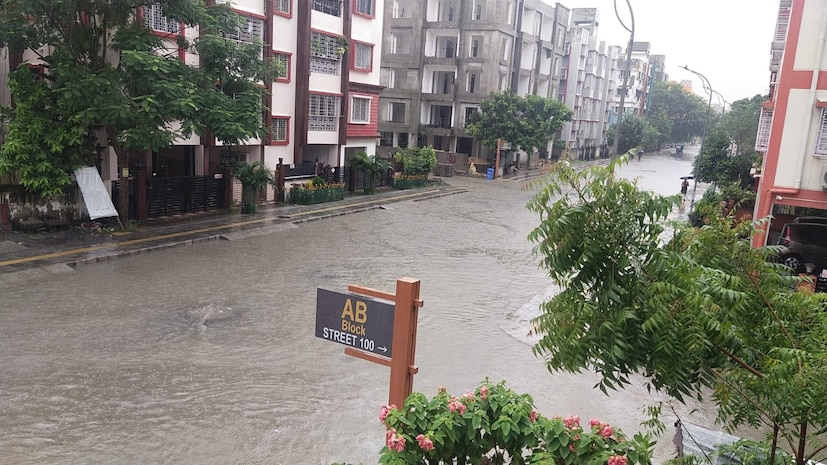 Rain Forecast: রবিবার ফের ভাসবে কলকাতা-সহ দক্ষিণবঙ্গ? নিম্নচাপের লাগাতার মুষলধারায় বৃষ্টি থামবে কবে? জানুন বড় পূর্বাভাস Rain Forecast: রবিবার ফের ভাসবে কলকাতা-সহ দক্ষিণবঙ্গ? নিম্নচাপের লাগাতার মুষলধারায় বৃষ্টি থামবে কবে? জানুন বড় পূর্বাভাস