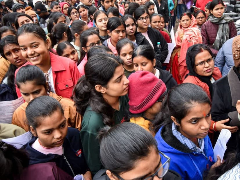 প্রধানমন্ত্রী বিদ্যালক্ষ্মী যোজনার লক্ষ্য হল ভারতজুড়ে শীর্ষস্থানীয় প্রতিষ্ঠানগুলিতে ভর্তি হওয়া শিক্ষার্থীদের জন্য মানসম্পন্ন উচ্চশিক্ষার সুযোগ সম্প্রসারণ করা। এই নির্দেশিকাটিতে প্রধানমন্ত্রী বিদ্যালক্ষ্মী প্রকল্পের সমস্ত গুরুত্বপূর্ণ বিবরণ রয়েছে, যার মধ্যে সুবিধা, যোগ্যতা এবং অনলাইনে আবেদন করার পদ্ধতি অন্তর্ভুক্ত রয়েছে।