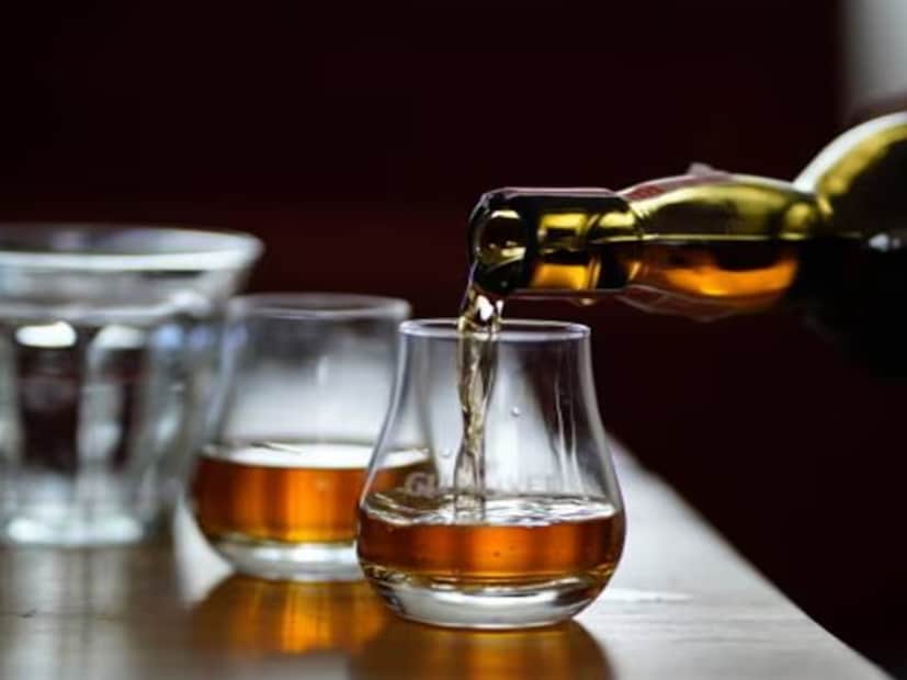Whiskey vs Scotch: হুইস্কি ও স্কচের মধ্যে পার্থক্য জানেন? কীভাবে বুঝবেন কোনটির স্বাদ কেমন! জানুন বিস্তারিত… Whiskey vs Scotch: হুইস্কি ও স্কচের মধ্যে পার্থক্য জানেন? কীভাবে বুঝবেন কোনটির স্বাদ কেমন! জানুন বিস্তারিত…