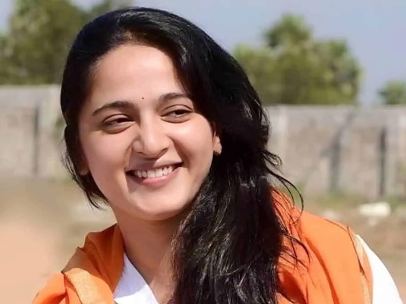 অনুষ্কার বর্তমান ছবিগুলোর কথা বলতে গেলে, তিনি কৃষ জাগারলামুদি পরিচালিত 'ঘাটি' নামে একটি ছবিতে কাজ করছেন। এটি একটি অ্যাকশন ক্রাইম ড্রামা। ছবিটি ১১ জুলাই মুক্তি পাওয়ার কথা ছিল। কিন্তু কিছু কারণে ছবিটির মুক্তির তারিখ পিছিয়ে দেওয়া হয়েছে।