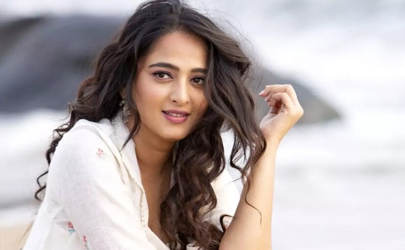 অতীতে, অনেক গুজব ছিল যে প্রভাস এবং অনুষ্কা প্রেম করছেন এবং বিয়ে করতে চলেছেন। যখনই তাদের একসঙ্গে দেখা যেত, ভক্তরা এটির জন্য অধীর আগ্রহে অপেক্ষা করতেন। কিন্তু, প্রভাস বা অনুষ্কা কেউই কখনও এই খবর নিশ্চিত করেননি। তারা বহুবার স্পষ্ট করে বলেছেন যে 
