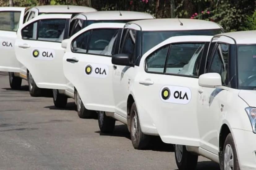 Motor Vehicle Aggregator Guidelines (MVAG) 2025-এর নতুন নির্দেশিকায় সড়ক পরিবহণ এবং হাইওয়ে মন্ত্রকের তরফে মঙ্গলবার বলা হয়েছে যে, নির্দিষ্ট কারণ ছাড়া কোনও রাইড বাতিল করা হলে চালকের উপর ১০০ টাকার বেশি ভাড়ার ১০ শতাংশ আরোপ করা হবে। আর একই ধরনের পরিস্থিতিতে অর্থাৎ এই ধরনের ক্যান্সেলেশনের ক্ষেত্রে একই পেনাল্টি বা জরিমানা চাপানো হবে যাত্রীদের উপরেও। 