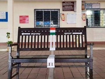 এটাই ভারতের একমাত্র রেল-স্টেশন যা দুই রাজ্যে বিস্তৃত, কোথায় জানেন এই স্টেশন? এটাই ভারতের একমাত্র রেল-স্টেশন যা দুই রাজ্যে বিস্তৃত, কোথায় জানেন এই স্টেশন?