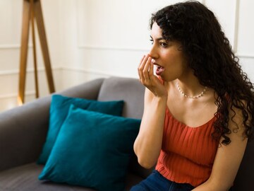 মুখ খুললেই পচা শ্বাস? দুর্গন্ধ ? ঘন ঘন দাঁত মেজে লাভ নেই, বরং জেনে নিন দুর্গন্ধের আসল কারণ