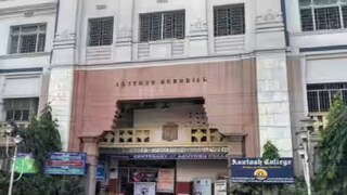 সাউথ কলকাতা ল কলেজে সাম্প্রতিক ঘটনার জেরে এবার দক্ষিণ কলকাতার নামী শিক্ষা প্রতিষ্ঠান আশুতোষ কলেজও নিরাপত্তা নিয়ে কঠোর পদক্ষেপ করল। বহিরাগতদের প্রবেশ বন্ধ, প্রাক্তনদের জন্যও লাগবে অধ্যক্ষের অনুমতি, কলেজ ক্যাম্পাসে আড্ডার উপরেও টানা নজরদারির নির্দেশ জারি করল কলেজ কর্তৃপক্ষ। সাউথ কলকাতা ল কলেজে সাম্প্রতিক ঘটনার জেরে এবার দক্ষিণ কলকাতার নামী শিক্ষা প্রতিষ্ঠান আশুতোষ কলেজও নিরাপত্তা নিয়ে কঠোর পদক্ষেপ করল। বহিরাগতদের প্রবেশ বন্ধ, প্রাক্তনদের জন্যও লাগবে অধ্যক্ষের অনুমতি, কলেজ ক্যাম্পাসে আড্ডার উপরেও টানা নজরদারির নির্দেশ জারি করল কলেজ কর্তৃপক্ষ।