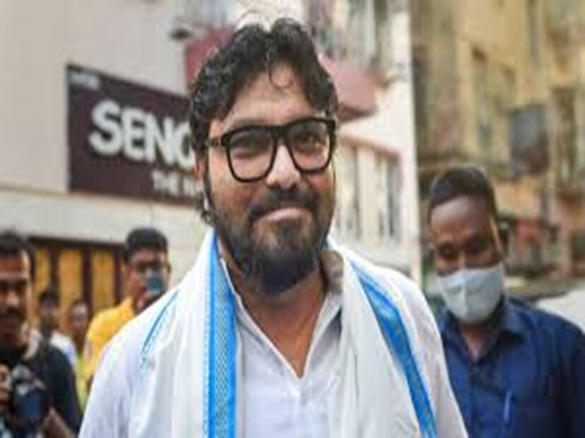 এবার তৃণমূলের প্রধান বার্তা-বাঙালি আবেগ ও বাঙালি অস্মিতাকে সামনে রেখে জোরদার লড়াই। দিকে দিকে অত্যাচারিত বাঙালিরা। এর প্রতিবাদ চলবে। এই ইস্যুতে শুধু রাজ্য কেন্দ্রিক কর্মসূচি নয়। দিল্লি কেন্দ্রিক কর্মসূচিও ঘোষণা হতে পারে। বিশেষ নজরে অসম-ওড়িশা। বঞ্চনা ইস্যুতে পুরোপুরি রাস্তায় থাকবে দল। 