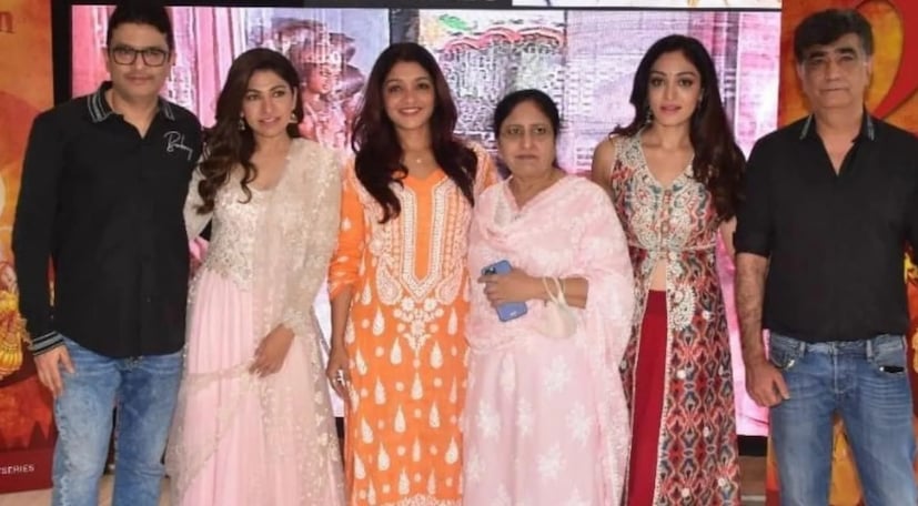 মজার বিষয় হল, রিপোর্ট অনুসারে, দিব্যা টি-সিরিজ কোম্পানির মাত্র ০.৪৫% মালিক, যেখানে ভূষণ কুমারের ব্যক্তিগত সম্পদের পরিমাণ প্রায় ৪১৪ কোটি টাকা বলে অনুমান করা হচ্ছে।তবে, অভিনেত্রীর ঘনিষ্ঠ একটি সূত্র স্পষ্ট করে জানিয়েছে যে দিব্যা তার অফিসিয়াল ইনস্টাগ্রাম অ্যাকাউন্ট থেকে 'কুমার' উপাধিটি সরিয়ে দেওয়ার কারণ ছিল জ্যোতিষশাস্ত্রীয় বিশ্বাস। তিনি তার প্রথম নাম 'খোসলা'-এর সাথে একটি অতিরিক্ত 'স'ও যোগ করেছিলেন।