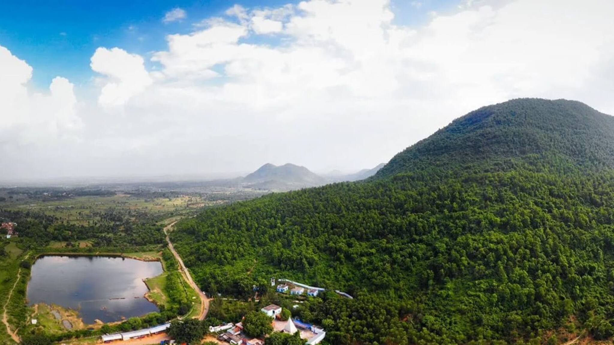 Weekend Getaway: পাহাড়, জঙ্গল, বন্যজন্তু, লোকদেবীকে নিয়ে রহস্যের গল্প, ঘুরে আসুন বাংলার ‘আরাকু ভ্যালি’ থেকে!