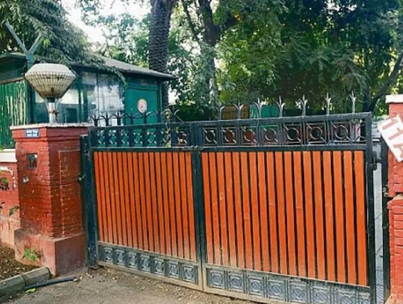রাষ্ট্রপতি (সুবিধা) আইন, ১৯৬২ অনুযায়ী, প্রাক্তন রাষ্ট্রপতি আজীবনের জন্য টাইপ-৮ বাংলো পেয়ে থাকেন। এর পিছনে নিরাপত্তা (Z+ কভার) ও প্রোটোকল-সংক্রান্ত গুরুত্বপূর্ণ কারণ রয়েছে।রাষ্ট্রপতির পদ ছাড়ার সঙ্গে সঙ্গেই বাংলো বরাদ্দ হয়ে যায় এবং তা আজীবনের জন্য বৈধ।