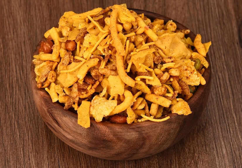 বাঙালি-অবাঙালি, সবার মধ্যেই চানাচুর খাওয়ার প্রবণতা দেখা যায়৷