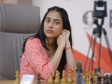 প্রথম মহিলা বিশ্বচ্যাম্পিয়ন পেল ভারত, ৬৪ খোপের খেলায় দেশের নতুন তারকার নাম দিব্যা প্রথম মহিলা বিশ্বচ্যাম্পিয়ন পেল ভারত, ৬৪ খোপের খেলায় দেশের নতুন তারকার নাম দিব্যা