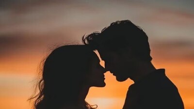 আপনি কি প্রেমে পড়তে ভয় পাচ্ছেন? আপনিও ফিলোফোবিয়ায় আক্রান্ত নন তো? পৃথিবীর প্রতিটি মানুষই কিছু না কিছুতে ভয় পায়। এক এক জনের ভয় এক এক রকমের আবার এমন দেখা যায় কেউ কেউ আবার প্রেম করতে ভয় পান ? কোনও সম্পর্কে জড়াতে ভয় পান?