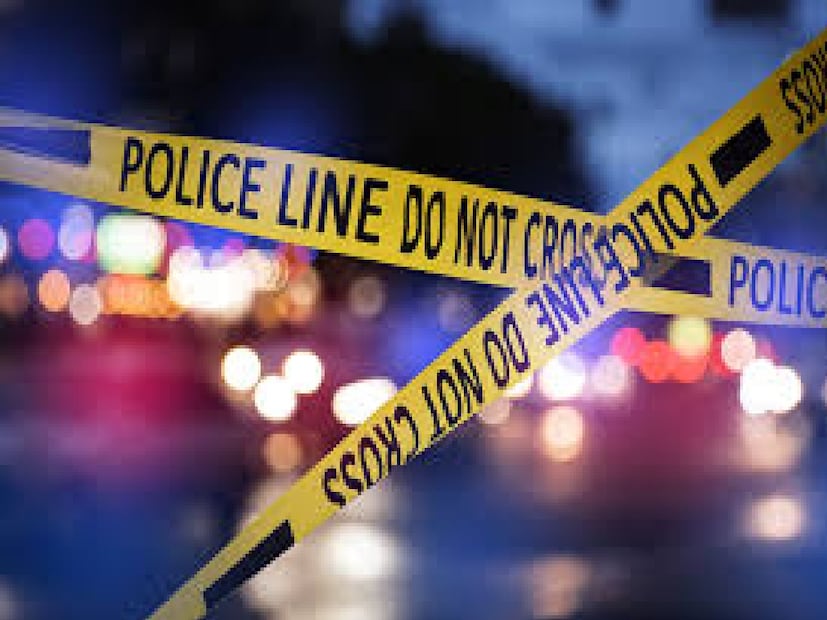 জানা গিয়েছে, দূর সম্পর্কের এই ভাগ্নীর প্রতি প্রেমাসক্ত ছিলেন অভিযুক্ত মামা মুকেশ। বিবাহিত এবং দুই সন্তানের বাবা মুকেশ ভাগ্নীর বিয়ে হয়ে যাচ্ছে মেনে নিতে পারেননি। আশীর্বাদের দিনই সিরিঞ্জে অ‍্যাসিড ভরে হামলা করে ভাগ্নীর উপর। তিন মাস আগেও অভিযুক্তের নামে ধরা পড়েছিল গ্রামবাসীদের হাতে। তখন এসেছিল পুলিশও। 