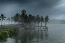 ঘূর্ণাবর্ত, অক্ষরেখার প্রভাবে ভারী থেকে অতি ভারী বৃষ্টির পূর্বাভাস