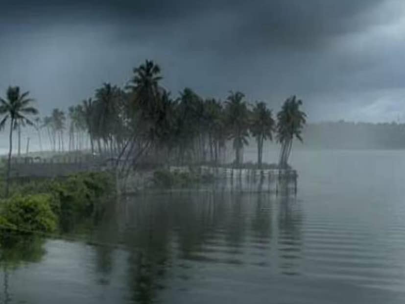  সে সময় ঘূর্ণিঝড়টির সর্বোচ্চ গতিবেগ ঘণ্টায় ৯০ থেকে ১০০ কিলোমিটার পর্যন্ত হতে পারে, যা দমকা হাওয়ায় ঘণ্টায় ১১০ কিলোমিটার পর্যন্ত পৌঁছাতে পারে।