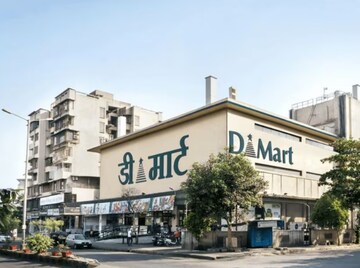 কর্মীদের খুশি রেখে কোম্পানি চলছে রমরম করে,প্রচুর লাভ করছে!DMart কী সুবিধা দিচ্ছে কর্মীদের?