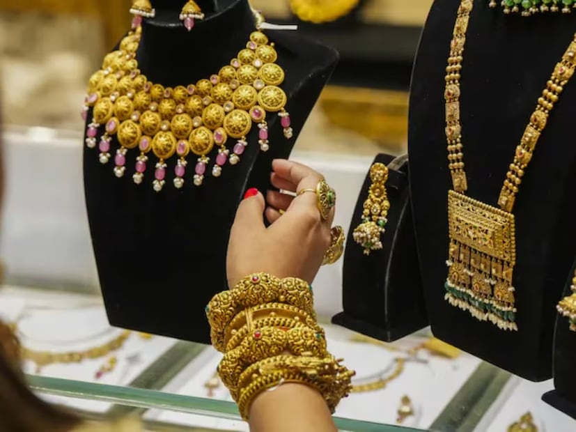 Gold Jewellery Buying Guide: কেউ ঠকাতে পারবে না, সোনার গয়না কেনার সময় এই ৭ বিষয় মনে রাখবেন ! Gold Jewellery Buying Guide: কেউ ঠকাতে পারবে না, সোনার গয়না কেনার সময় এই ৭ বিষয় মনে রাখবেন !