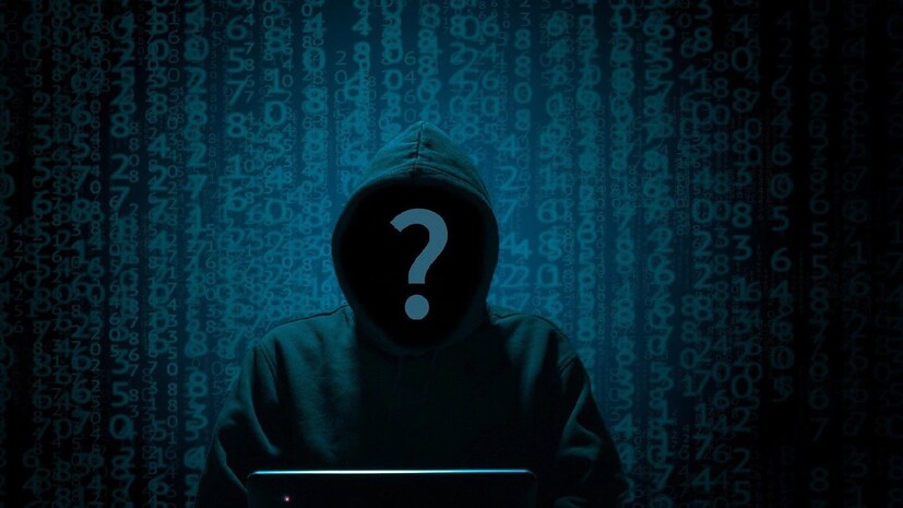 Google One Dark Web ReportMonitors (গুগল পাসওয়ার্ড ম্যানেজারের মাধ্যমে) Chrome এবং Android-এ নির্মিত, এটি ব্যবহারকারীদের সংরক্ষিত পাসওয়ার্ডগুলি এক্সপোজারের জন্য স্ক্যান করে। ব্যবহারকারীরা যদি কখনও Chrome বা Google অ্যাকাউন্টে পাসওয়ার্ড সংরক্ষণ করে থাকেন, তাহলে সেগুলি ফাঁস হয়েছে কি না তা পরীক্ষা করতে Google পাসওয়ার্ড চেকআপ ব্যবহার করতে পারেন।