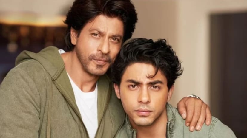 শাহরুখ খানের ছেলে আরিয়ান খান অভিনয়ের পরিবর্তে নির্দেশনা এবং চিত্রনাট্য লেখা বেছে নিয়েছেন। তিনি একটি ওয়েব সিরিজ দিয়ে আত্মপ্রকাশ করতে চলেছেন, যা তার নিজস্ব প্রযোজনা রেড চিলিজ এন্টারটেইনমেন্টের ব্যানারে তৈরি হচ্ছে। 