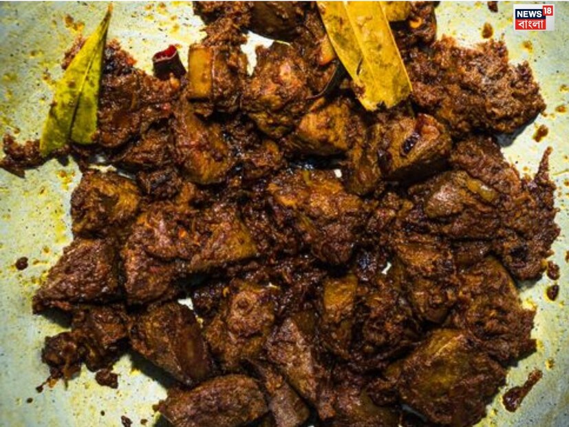 মুরগির লিভারে রয়েছে জিঙ্ক। যা জ্বর, টনসিলাইটিস, সর্দি-কাশি সৃষ্টিকারী জীবাণুর বিরুদ্ধে শরীরের প্রতিরোধ ক্ষমতা গড়ে তুলতে সাহায্য করে। এছাড়াও, মুরগির লিভারে থাকা কোলাজেন ও ইলাস্টিন শরীরের শিরা-উপশিরায় রক্ত প্রবাহ স্বাভাবিক রাখে।