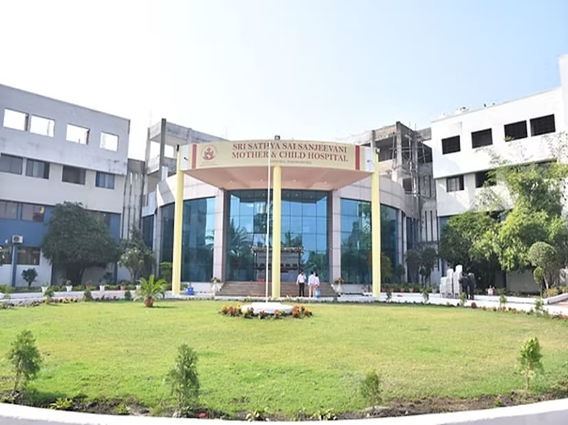 এই হাসপাতালটি হরিয়ানার পলওয়ালস্থিত বঘোলায় অবস্থিত। এই হাসপাতালের নাম শ্রী সত্য সাই সঞ্জীবনী হাসপাতাল (Sri Sathya Sai Sanjeevani Hospital)। এই হাসপাতালটি দিনদিন শিশুদের জন্য আশীর্বাদ বলে প্রমাণিত হচ্ছে। এই হাসপাতালে শুধুমাত্র অসুস্থ শিশুদের জন্য ওষুধ, চিকিৎসা, পরীক্ষা এবং সার্জারি সবই বিনামূল্যে প্রদান করা হয়। 