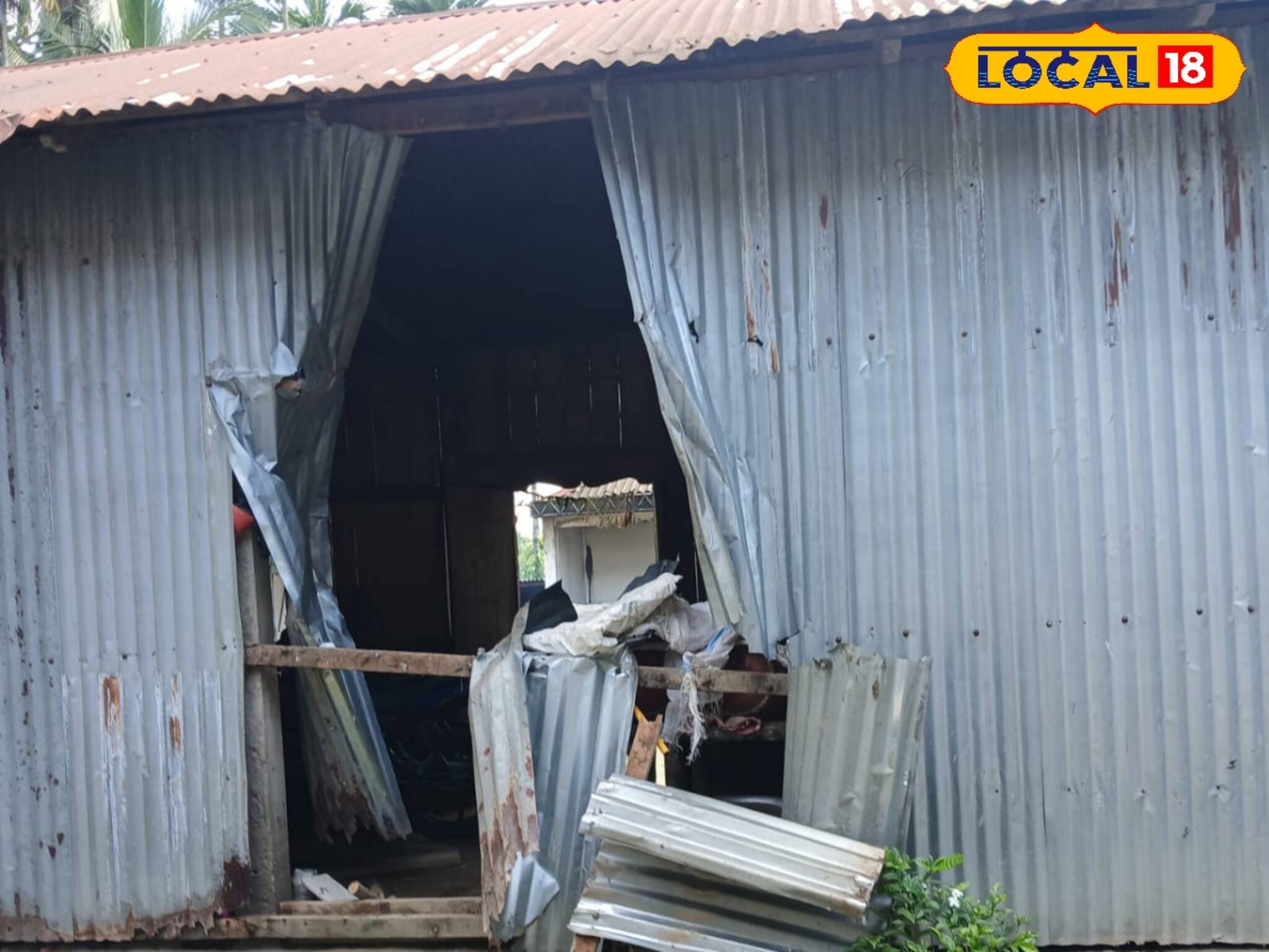 রাতের অন্ধকারে আচমকা অঘটন...! ভাঙল বাড়ি, গাছ! জানেন কারা ঘটাল এমন কান্ড