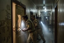 বার বার এই লজেই আসত যুগল, বন্ধ ঘরের ভিতরে শেষে প্রেমিকার সর্বনাশ! ছুটে এল পুলিশ