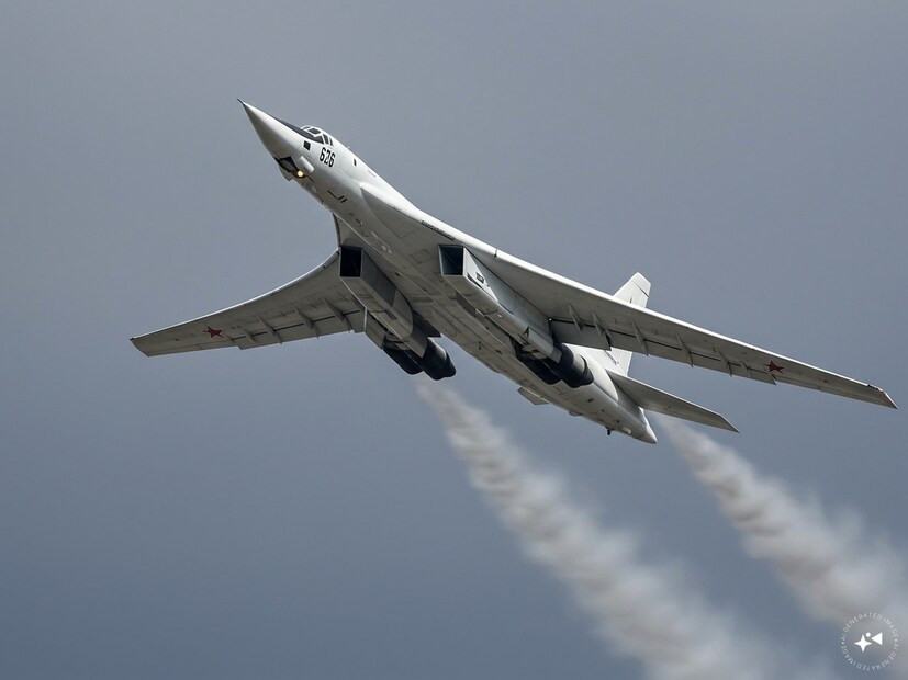 এই প্রেক্ষিতেই উঠে এসেছে রাশিয়ার তৈরি Tupolev Tu-160M বোমারু বিমানের নাম। 'হোয়াইট সোয়ান' নামের এই সুপারসনিক জেটকে ন্যাটো ডাকে Blackjack নামে। এটি একটি কৌশলগত বোমারু বিমান, যা পারমাণবিক ও প্রচলিত বিস্ফোরক বহনে সক্ষম।