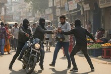 বাইক আরোহীকে ধাক্কা... ছুরি দেখিয়ে সোনা ভর্তি ব্যাগ চুরি! দিনের আলোয় এ কী সাংঘাতিক ঘটনা