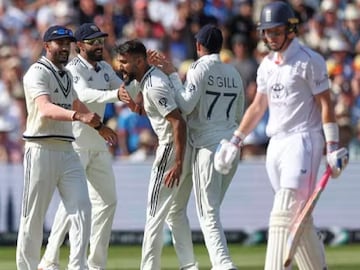 Ind vs Eng: ৩৩৬ রানে হার, হজম হয়নি ইংরেজদের! দলে ফেরাচ্ছে দুই তারকাকে, সঙ্গে বিরাট ‘অজুহাত’ Ind vs Eng: ৩৩৬ রানে হার, হজম হয়নি ইংরেজদের! দলে ফেরাচ্ছে দুই তারকাকে, সঙ্গে বিরাট ‘অজুহাত’