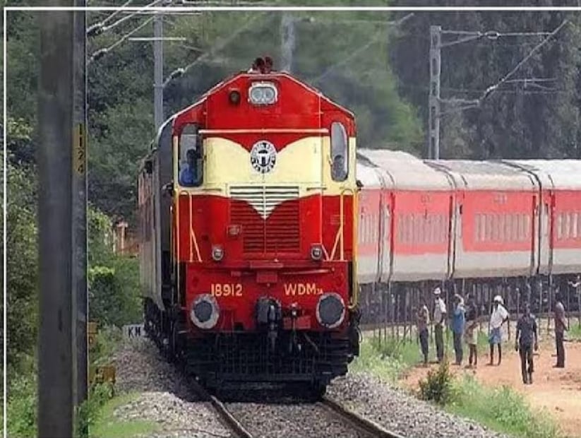 ভারতীয় রেল, যা বিশ্বের চতুর্থ বৃহত্তম রেল নেটওয়ার্ক, নিরাপদ ও সুশৃঙ্খল ভ্রমণের জন্য বেশ কিছু কড়া নিয়ম চালু করেছে। কিন্তু আশ্চর্যের বিষয়, এইসব নিয়মের মধ্যে এমনও একটি নিয়ম আছে, যা অনুসারে একটি জনপ্রিয় ফল ট্রেনে বহন করলে জেল পর্যন্ত হতে পারে!