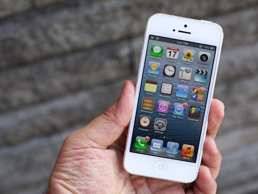 iPhone 5 (২০১২: স্টিভ জোবস জেনারেশনের শেষ ফোন) স্ট্যাটাস: হিস্টরিক্যাল মডেল আনুমানিক পুনঃবিক্রয় মূল্য: ১০,০০০ টাকা থেকে ৩৫,০০০ টাকা আইফোন ৫ হল স্টিভ জোবসের আমলে ডিজাইন করা শেষ ডিভাইস। যদিও এটি খুব বিরল নয়, তবে আবেগগত মূল্য আছে। 