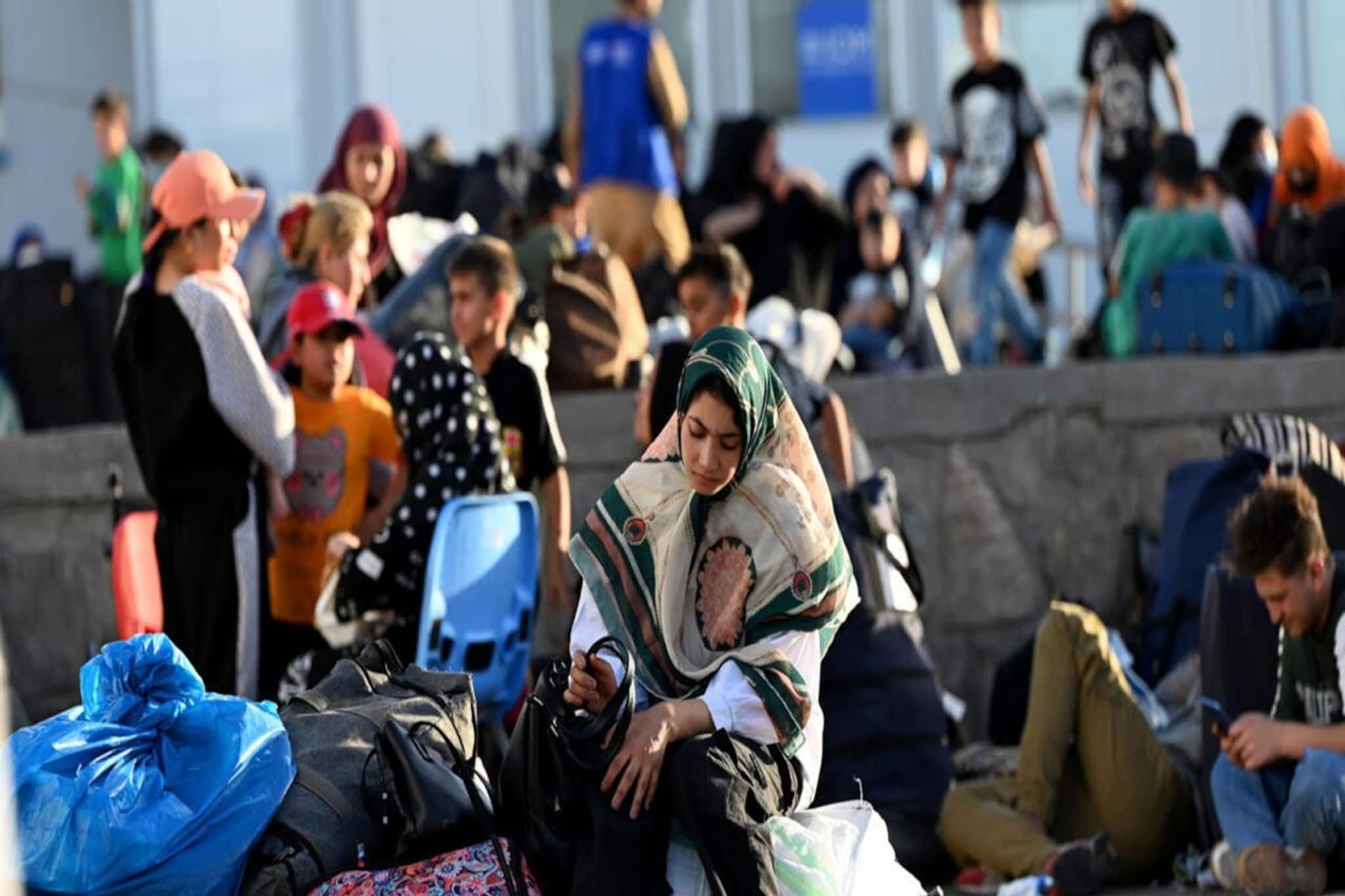 লাখ-লাখ আফগানকে দেশে ফেরত পাঠাচ্ছে ইরান!কারণ বিরাট ষড়যন্ত্র!ইজরায়েলের সঙ্গে মিলে প্ল্যান?