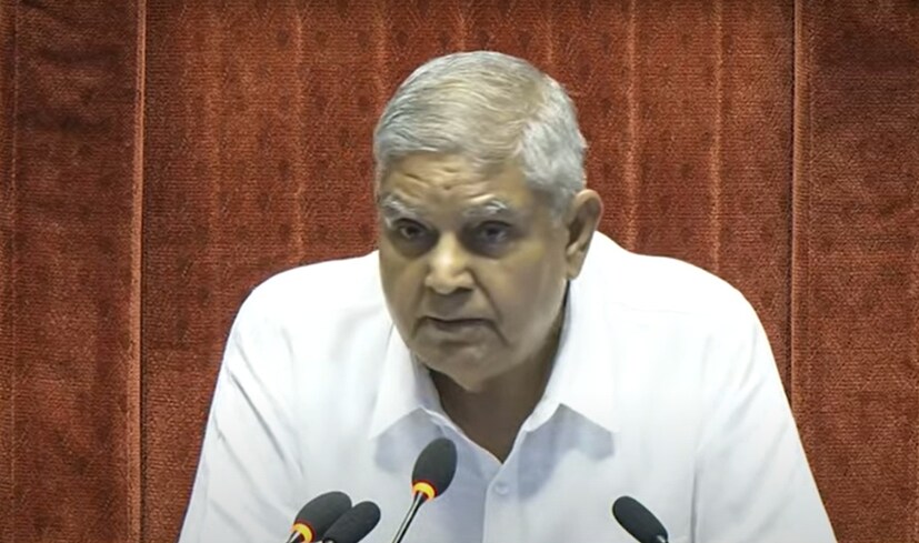 ২০১৯ সালে ধনখড় পশ্চিমবঙ্গের রাজ্যপাল হন এবং বহু বিতর্কিত বিষয়ে তাঁর বক্তব্যের জন্য প্রায়ই খবরের শীর্ষে উঠে আসেন। ২০২২ সালে তিনি ভারতের উপরাষ্ট্রপতি এবং রাজ্যসভার সভাপতি হন। কিন্তু তিনি তাঁর মাটির সঙ্গে তাঁর সম্পর্ক ত্যাগ করেননি। মাঝে মাঝে তিনি রাস্তাঘাট এবং রেলপথের অগ্রগতির প্রশংসা করতে থাকেন। ২০২৪ সালের অক্টোবরে তিনি প্রশংসা করেন যে প্রতি বছর ২৮,০০০ কিলোমিটার রাস্তাঘাট এবং ৬ কিলোমিটার রেলপথ নির্মিত হচ্ছে, যা দেশের অগ্রগতির চিত্র তুলে ধরে।