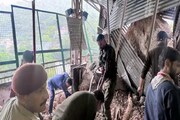 ভারি বৃষ্টিতে কাত্রায় মা বৈষ্ণোদেবীর যাত্রাপথে ধস! শেডের নীচে চাপা পড়ে আহত অন্তত ১০
