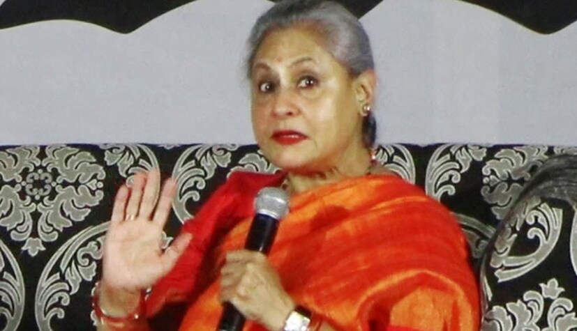  "আমরা যখন ছোট ছিলাম তখন আমরা অ্যাংজাইটি অ্যাটাকের কথা শুনিনি। আমাদের শৈশব তো দূরের কথা, মধ্যবয়সেও আমরা এটি কখনও শুনিনি," তিনি বলেন। জয়ার মতে, চেহারা, সৌন্দর্যের রুটিন এবং সামাজিক তুলনা সম্পর্কে 'অতিরিক্ত তথ্য' আজকের প্রজন্মের উদ্বেগকে বাড়িয়ে তুলছে।