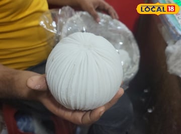 একটা গোটা কদমা এক হাতে তুলতে পারবেন না!এতটাই বেশি ওজন, জেনে নিন কোথায় পাবেন এই মিষ্টি? একটা গোটা কদমা এক হাতে তুলতে পারবেন না!এতটাই বেশি ওজন, জেনে নিন কোথায় পাবেন এই মিষ্টি?